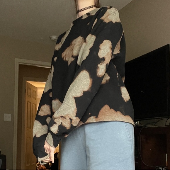🍯 Bleached Sweatshirt - Picture 4 of 7